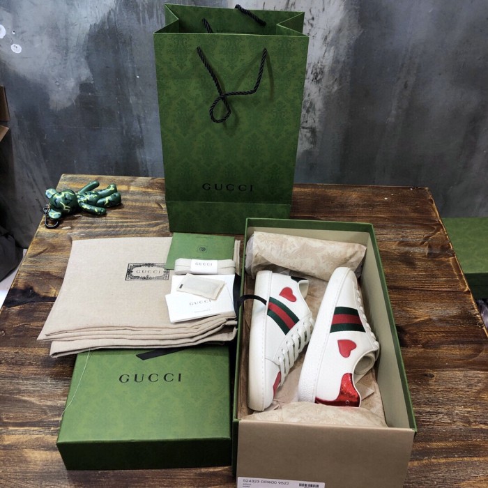 Gucci Ace Embroidered Hearts (W)