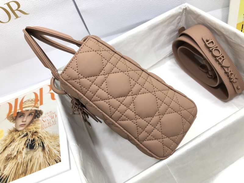 Handbag Dior M0538 size 20*16.5*8 cm