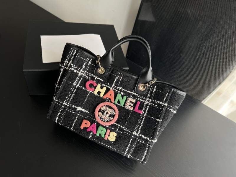 Handbag Chanel size 33 cm