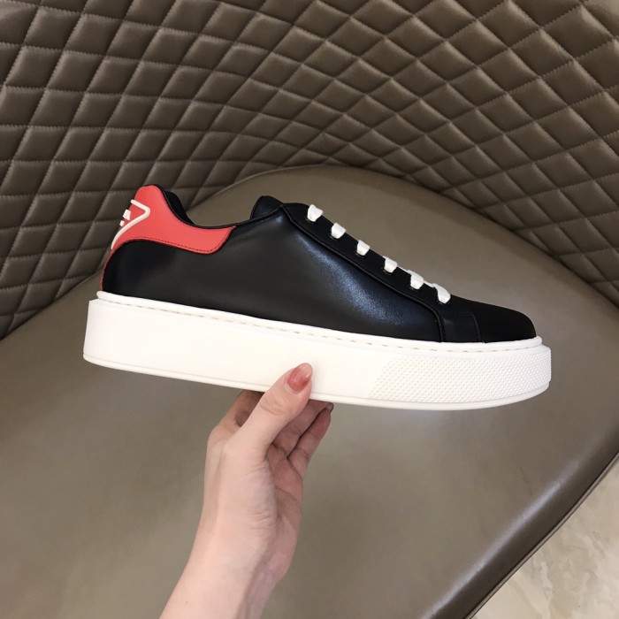 Prada Low Top sneaker 34