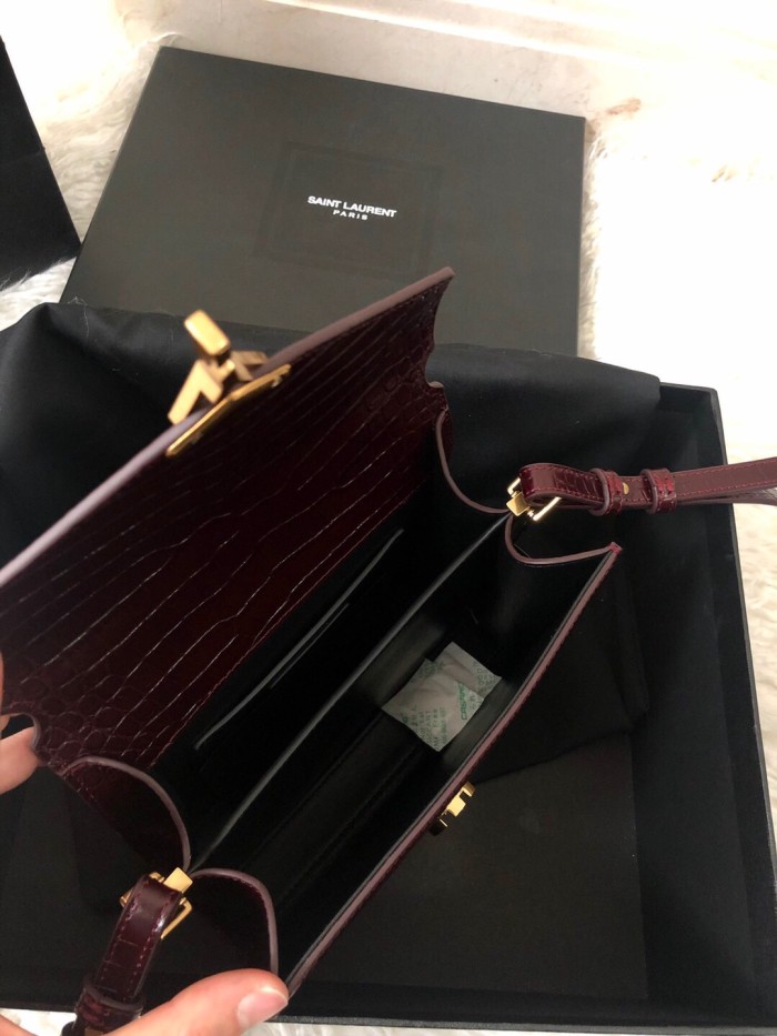 Handbags SAINT LAURENT 602716 size 20x16x7.5 cm