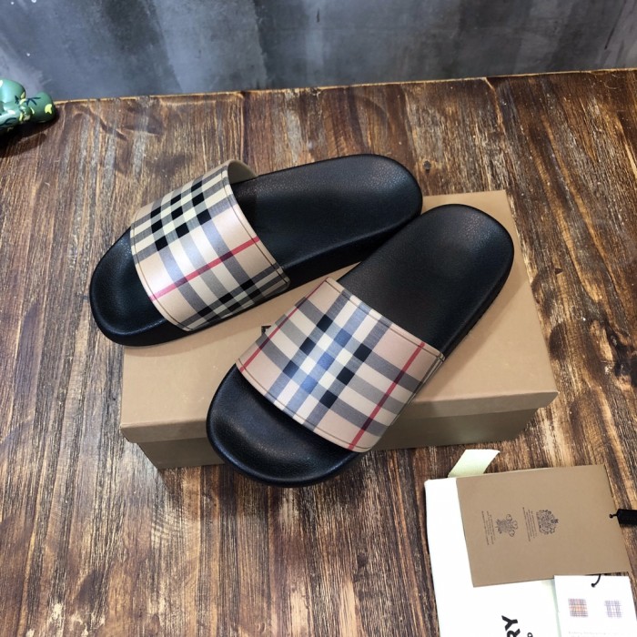 Burberry Slides Vintage Check