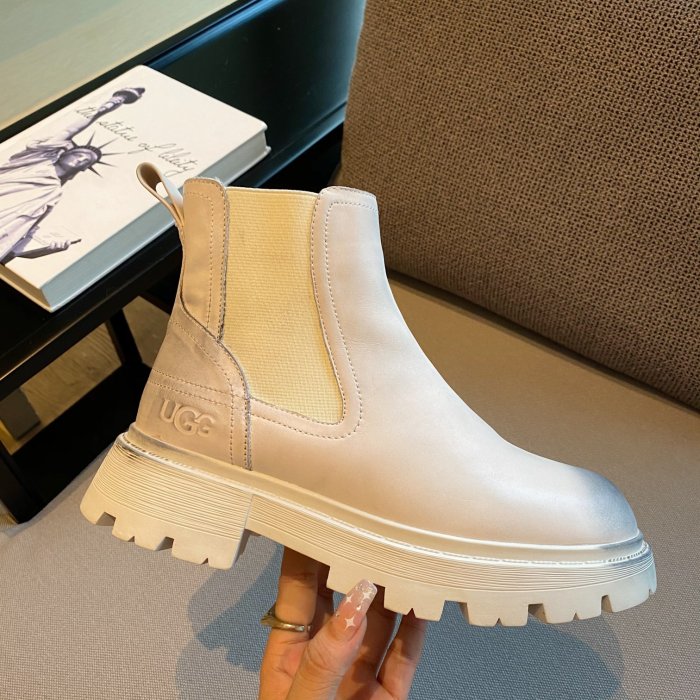 UGG Sneaker 9