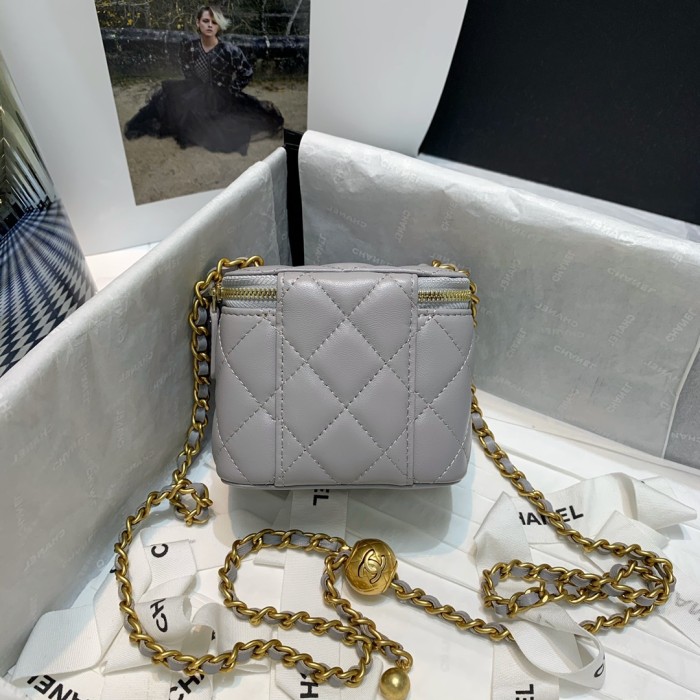 Handbag Chanel 81136 size 10.5 8.5 7 cm