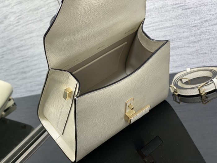 Handbag VALEXTRA size 𝟐𝟐*𝟏𝟔'𝟓*𝟏𝟐 𝐂𝐦