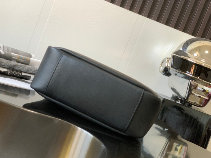 Handbags SAINT LAURENT 710886 size 24x24x10 cm