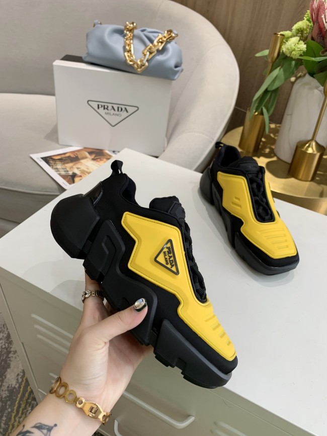 Prada Low Top sneaker 42