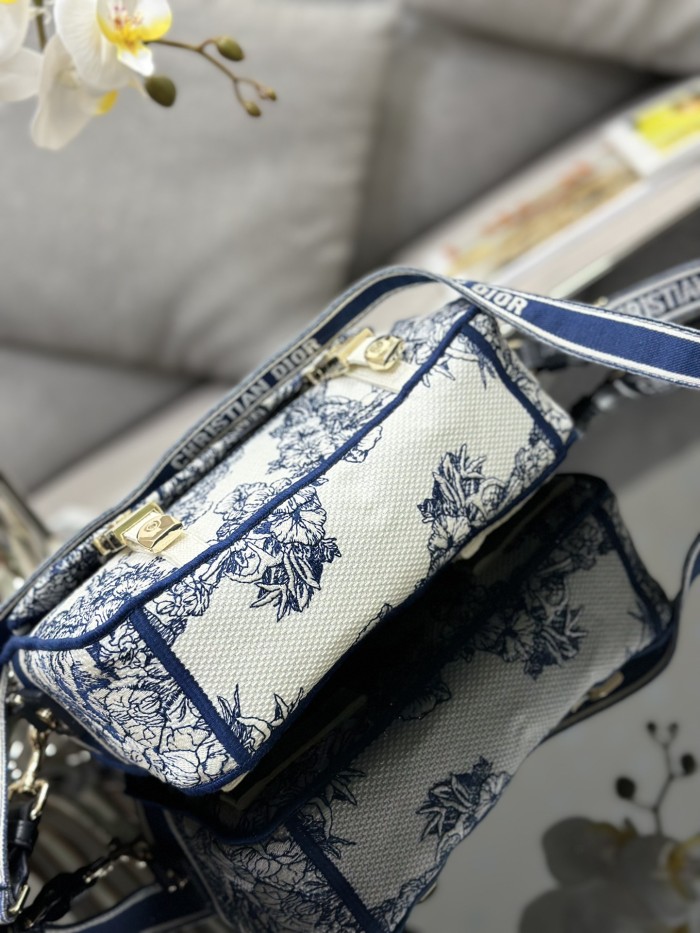 Handbag Dior M1241 size 23 x 15 x 8 cm