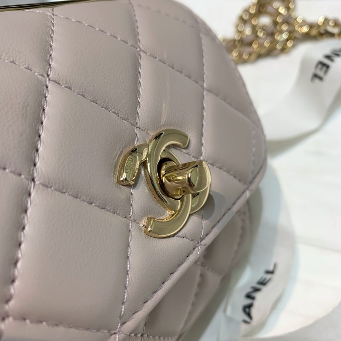 Handbag Chanel 82769 size 11 11 5 cm