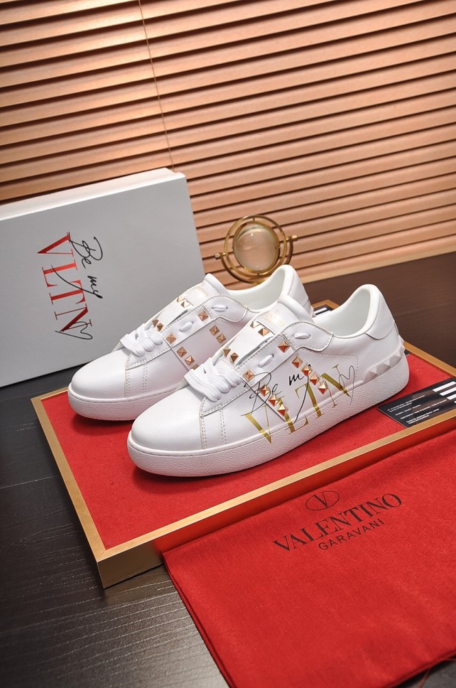 Valentino Garavani Rockstud Untitled calfskin sneaker 24