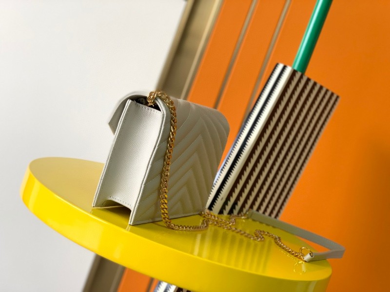 Handbags SAINT LAURENT 393953 size 19x11.5x4 cm