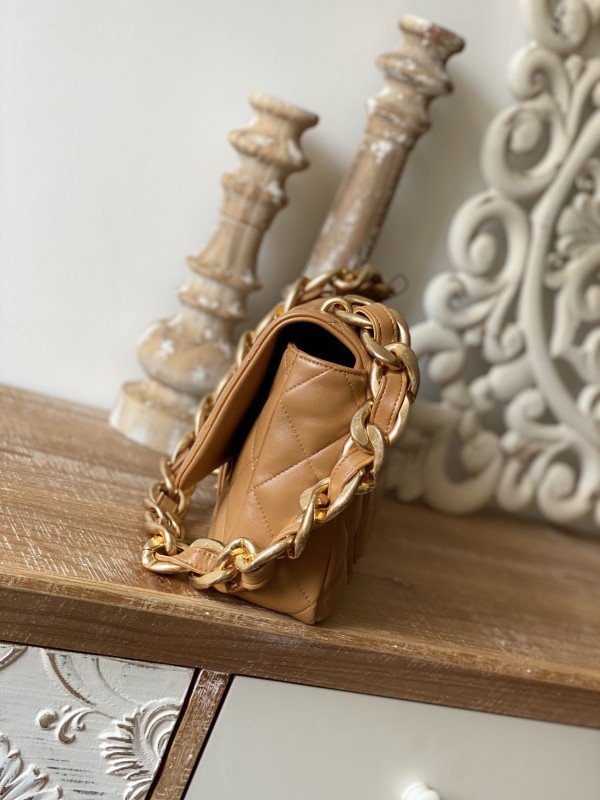 Handbag Chanel 3215 size 18*27*8 cm