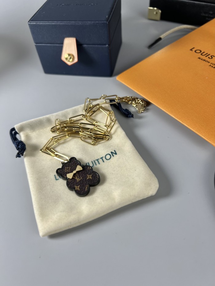 Clothes Louis Vuitton 82