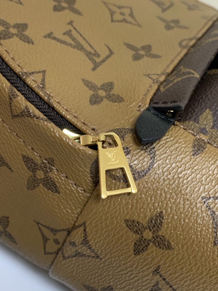 Handbag Louis Vuitton M41562 size 15x22x9 cm