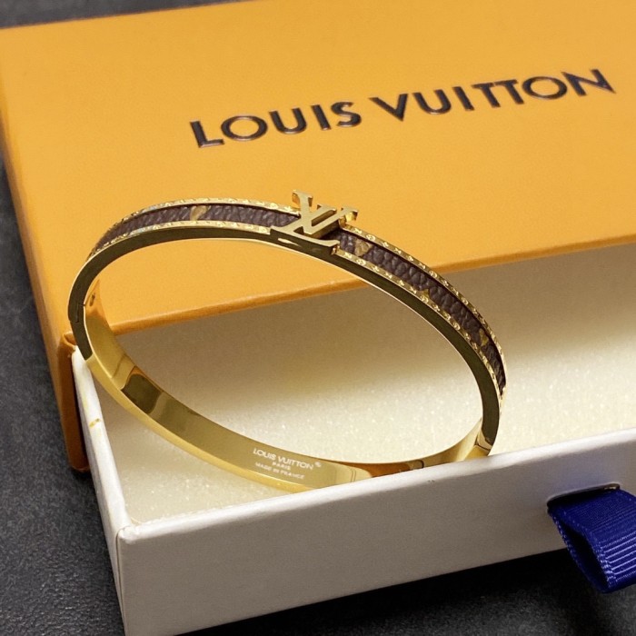 Clothes Louis Vuitton 108
