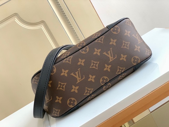 Handbag Louis Vuitton M45831 size 25x 16 x 9.5 cm