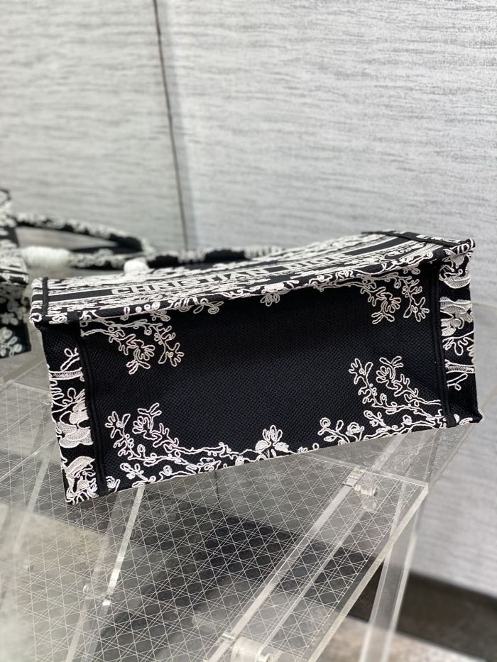 Handbag Dior size 36*18*28 cm