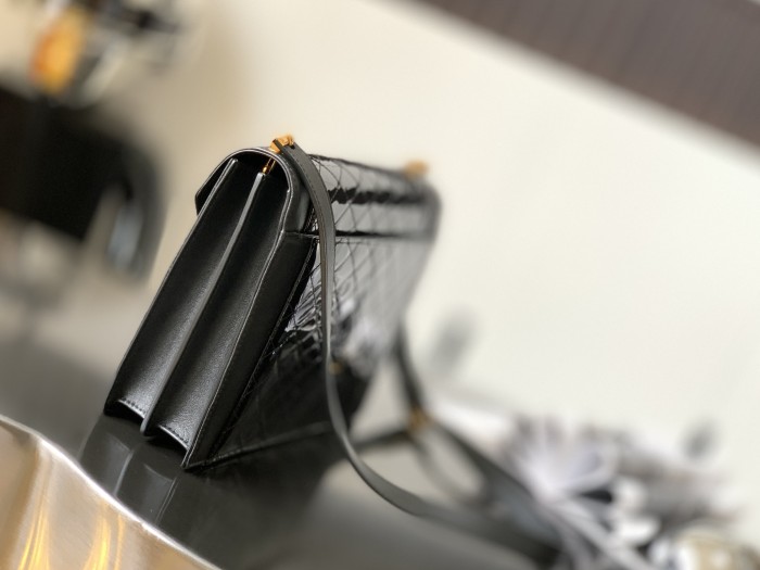 Handbags SAINT LAURENT 668863 size 26×18×5 cm