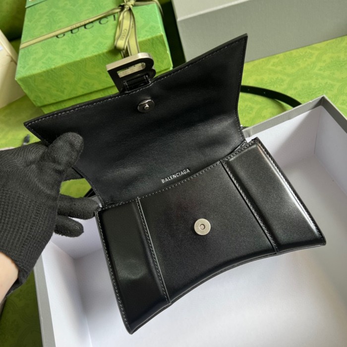 Handbag Gucci 5928331 size 19*13*8 cm