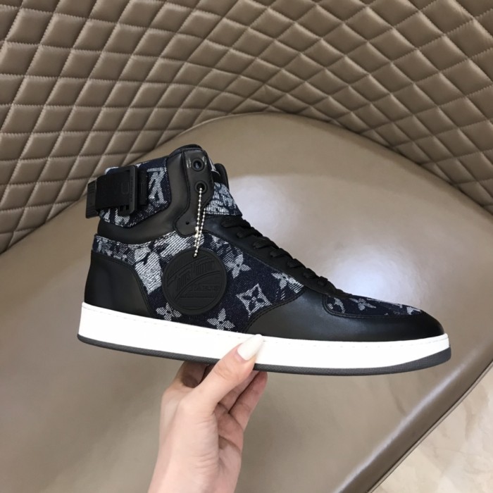 Louis Vuitton Rivoli sneaker 13