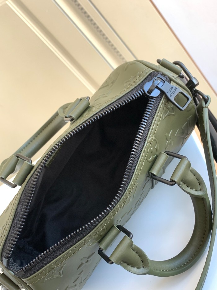 Handbag Louis Vuitton M57961 size 21 x 12 x 9 cm