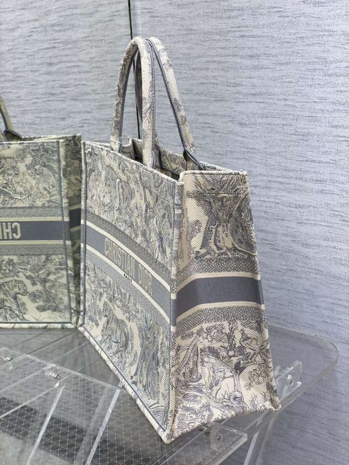 Handbag Dior size 42*18*35 cm