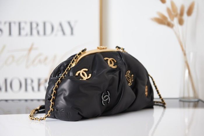 Handbag Chanel AS2137 size 16 27.5 14 cm