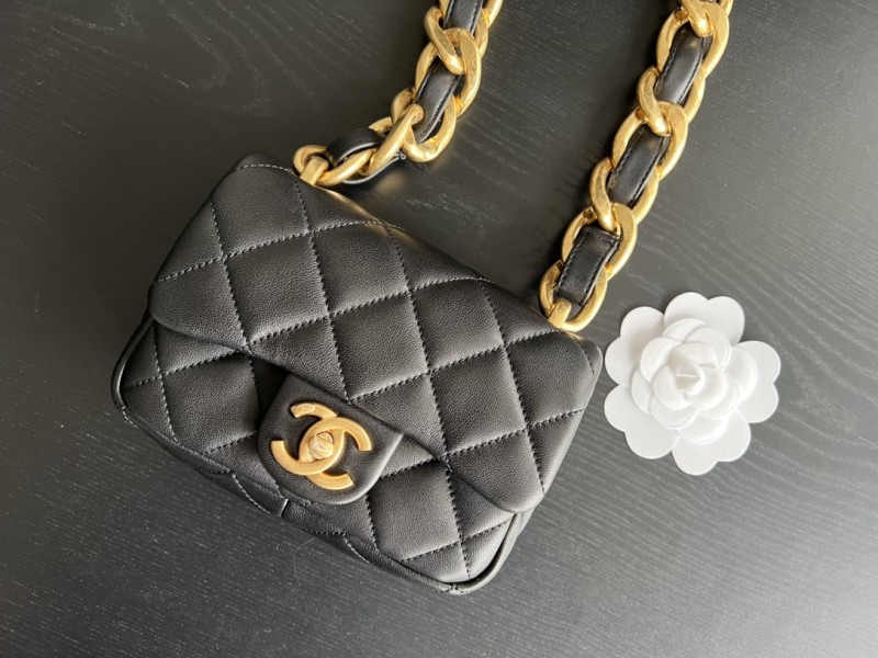 Handbag Chanel size 17 cm