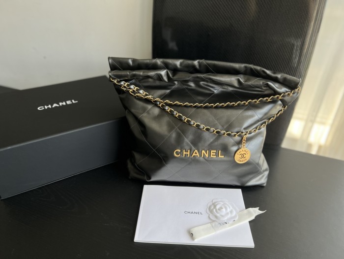 Handbag Chanel size 39cmx42cmx8 cm
