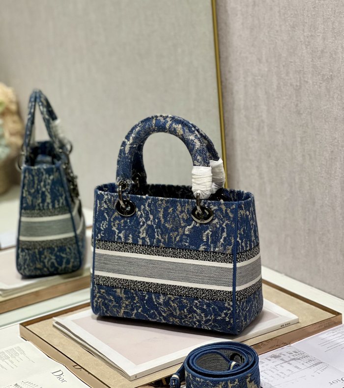 Handbag Dior 9027 size 24*20*11 cm