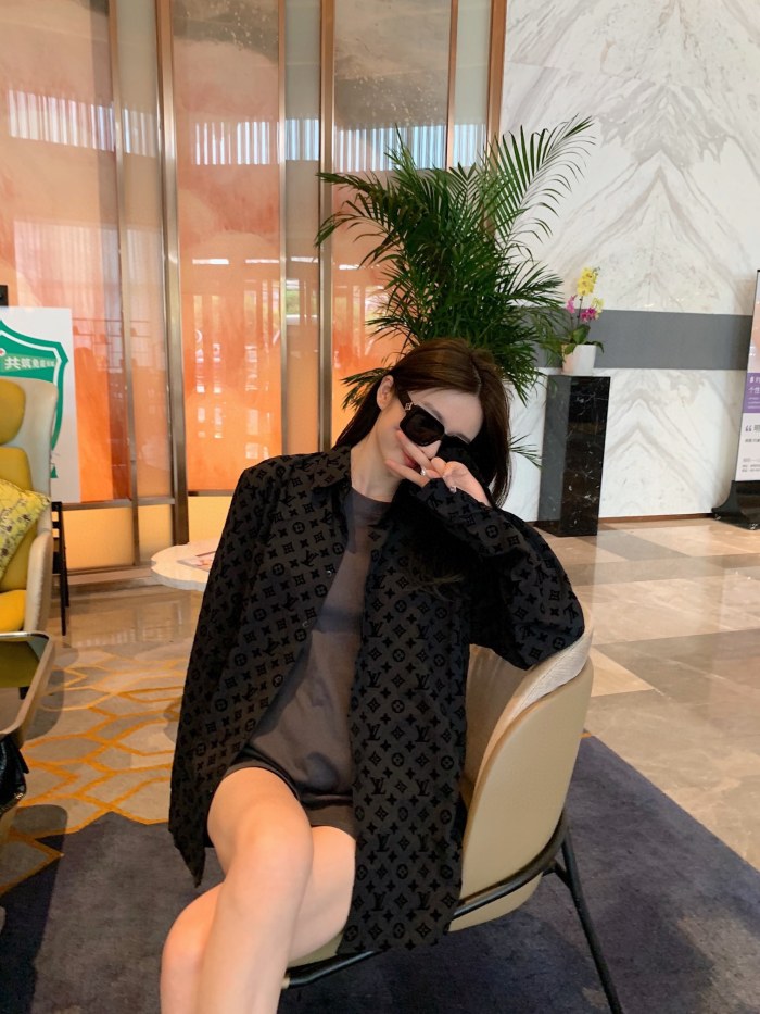 Clothes Louis Vuitton 402