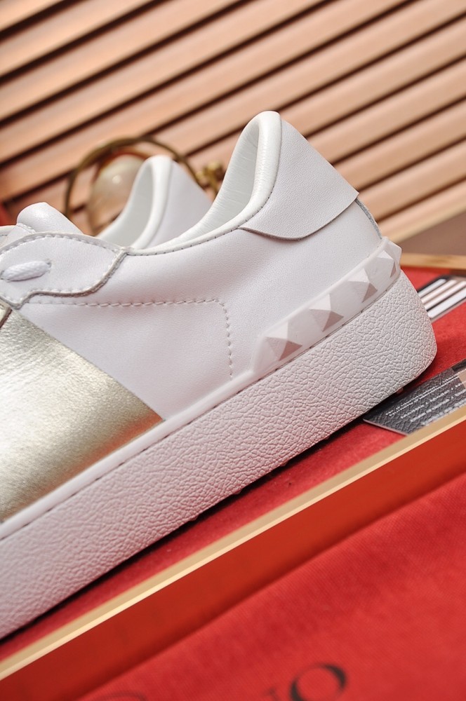 Valentino Garavani Rockstud Untitled calfskin sneaker 31