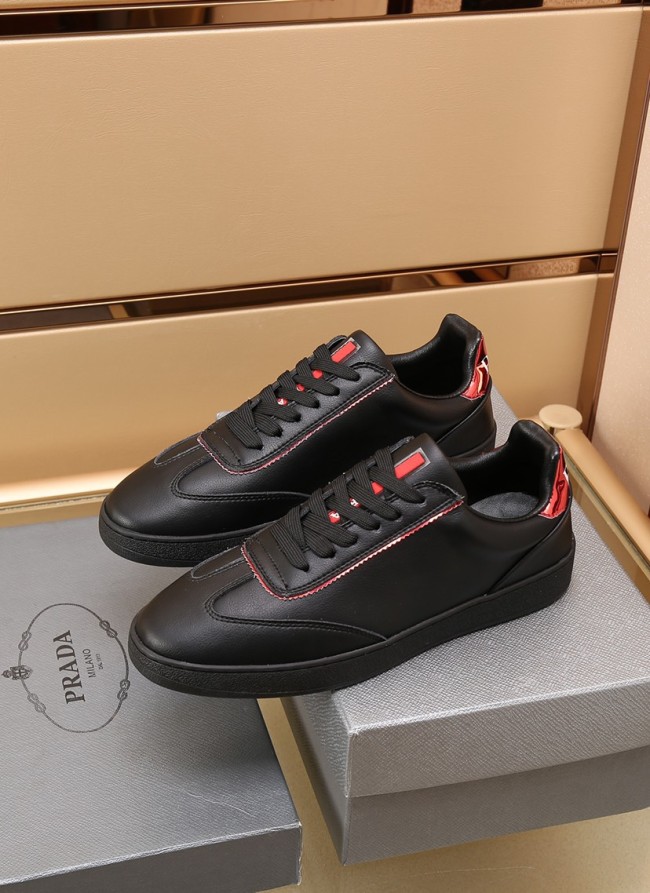 Prada Low Top sneaker 23