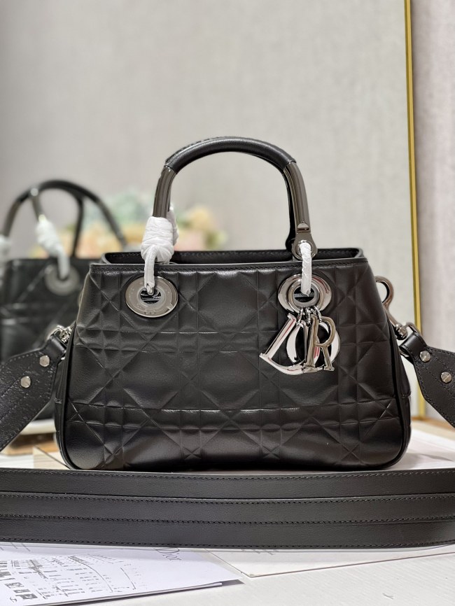 Handbag Dior 1202 size 28×28×9.5 cm
