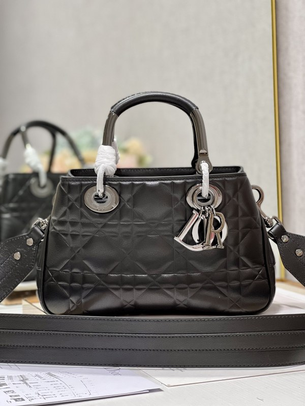 Handbag Dior 1202 size 28×28×9.5 cm
