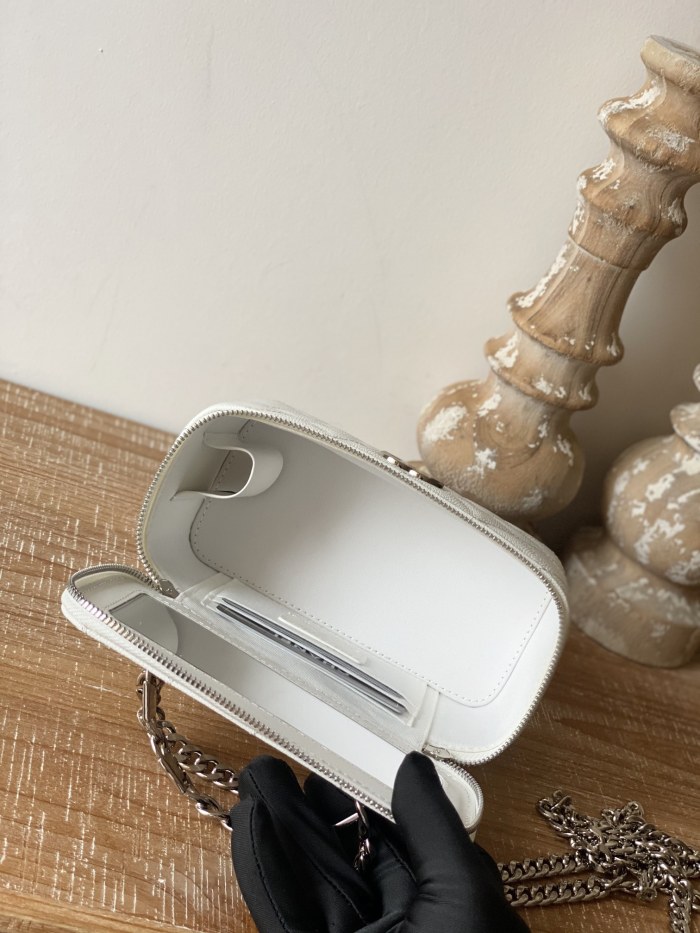 Handbag Chanel 81199 size 17 cm