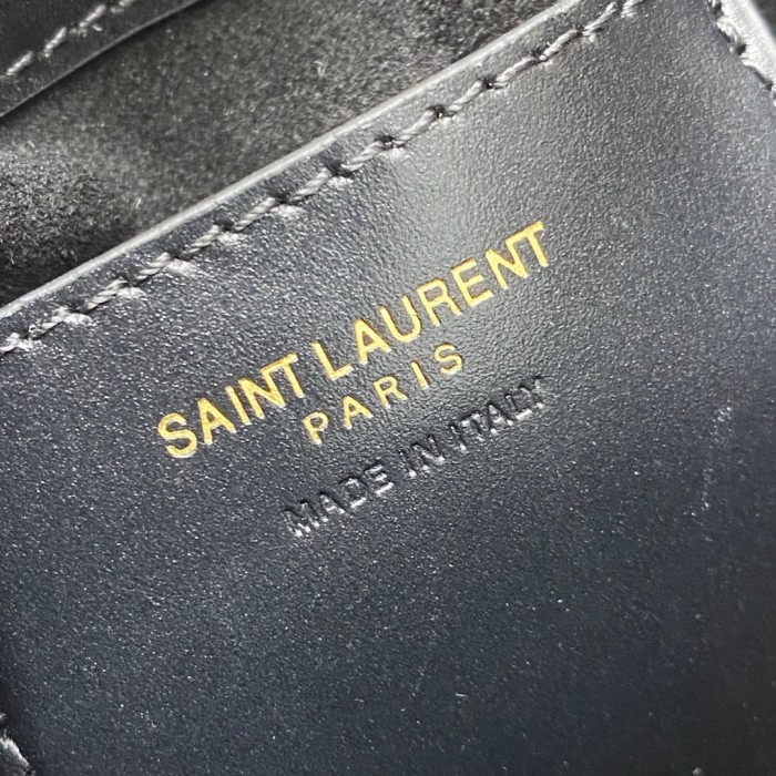 Handbags SAINT LAURENT 735214 size 18×13.5×3.5 cm