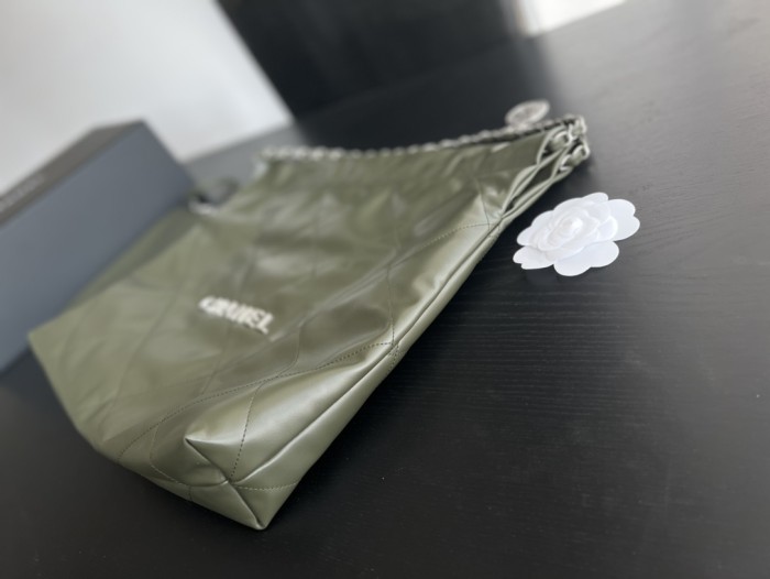 Handbag Chanel size 39cmx42cmx8 cm