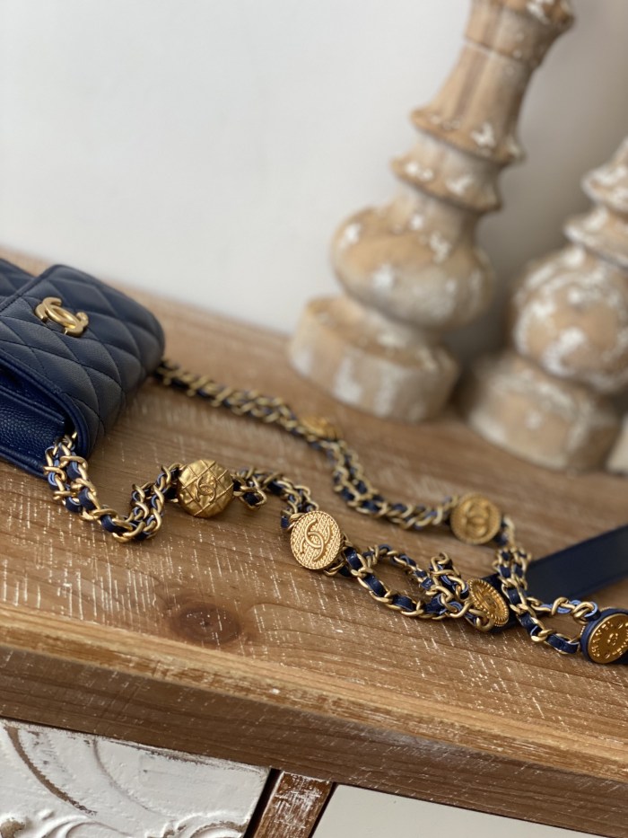 Handbag Chanel AP81205 size 9*12.3*3.2 cm