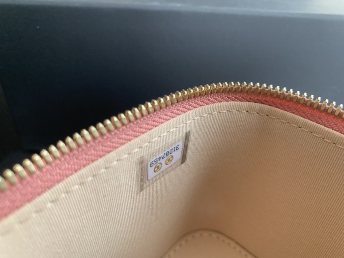 Handbag Chanel size 8.5cmx11cmx7 cm