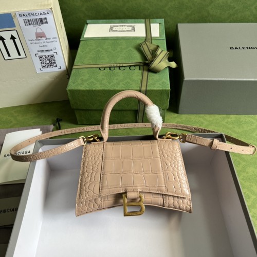 Handbag Gucci 5928331 size 19*13*8 cm
