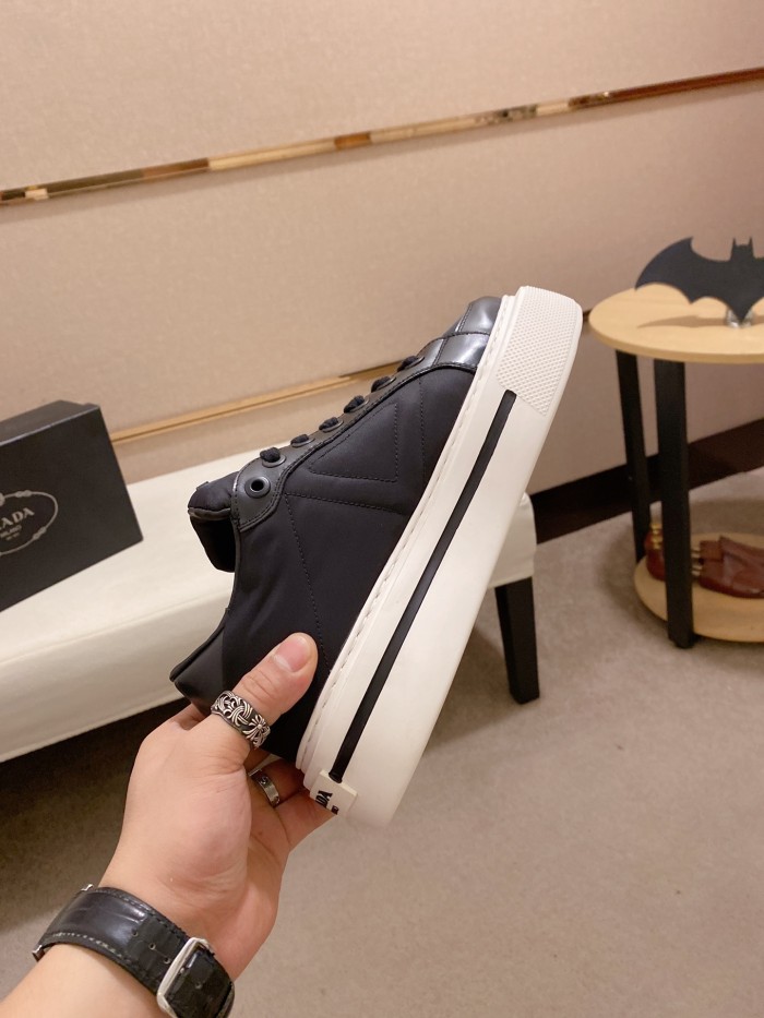 Prada Low Top sneaker 13
