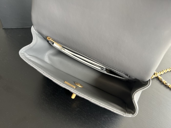 Handbag Chanel 2431 size 20cmx12cmx6 cm