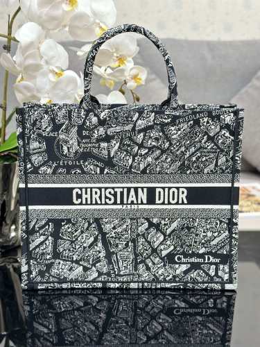 Handbag Dior M1286 size 42 x 35 x 18.5 cm