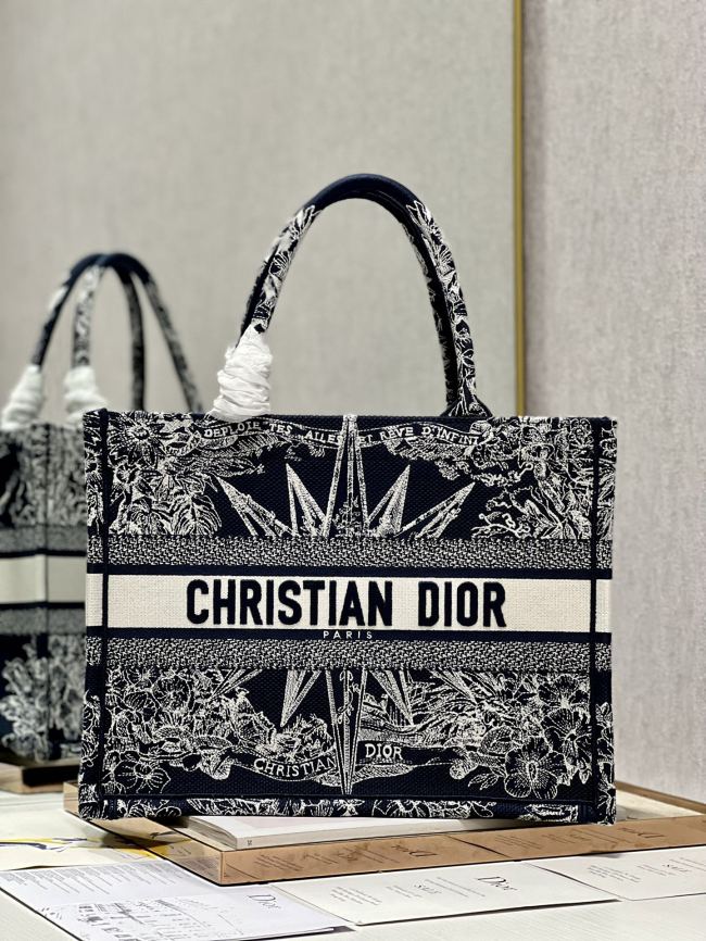 Handbag Dior 1286 size 36×28 cm