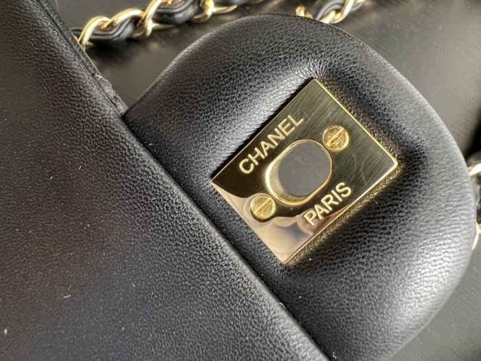 Handbag Chanel size 28 cm