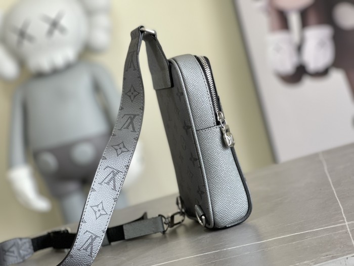 Handbag Louis Vuitton M30741 size 13 x 21 x 5 cm