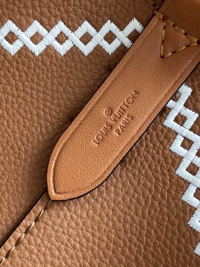 Handbag Louis Vuitton 46029 size 26 x 26 x 17.5 cm