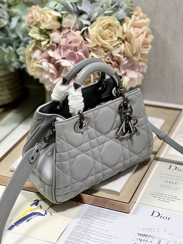 Handbag Dior 0062 size 24*16.5*9.5 cm