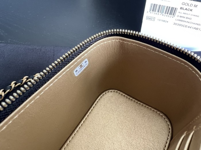 Handbag Chanel AP2303 size 17cmx9.5cmx8 cm